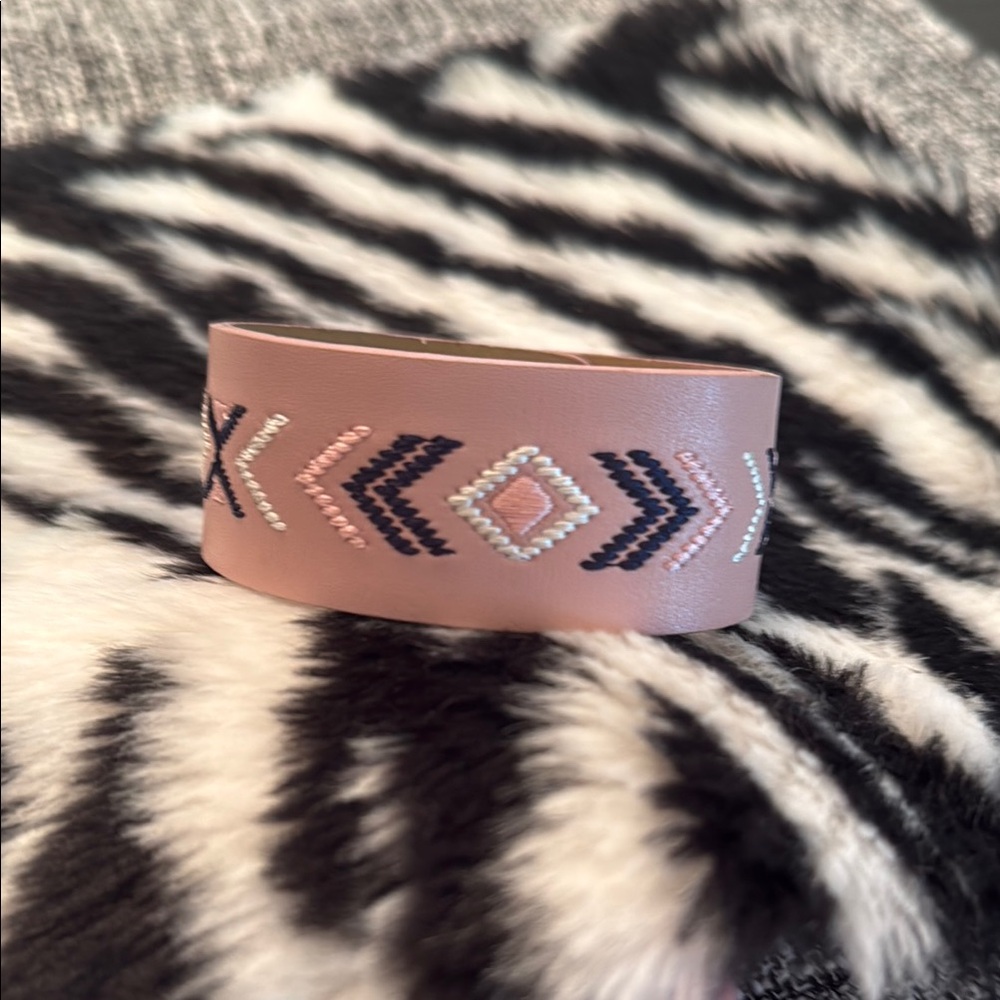 PAPARAZZI "CLIFF GLYPHS" PINK WRAP BRACELET